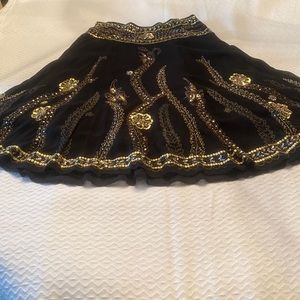 Elegant skirt with sequins and bead appliqués